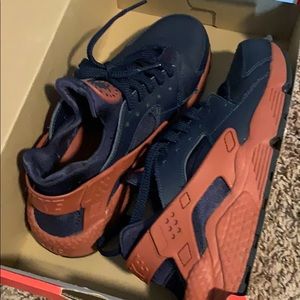 Women’s huarache run